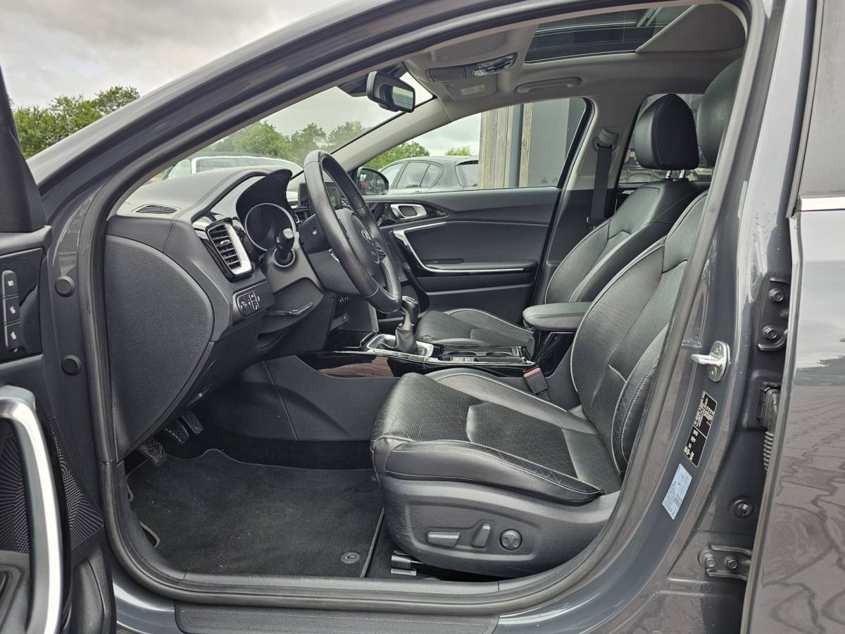 Kia Ceed Kia Ceed 1.4 T-GDi ExecutiveLine | Navi | Pano | Trekhaak | Leer | Stoelverwarming | Keyless | Elek. stoelen |