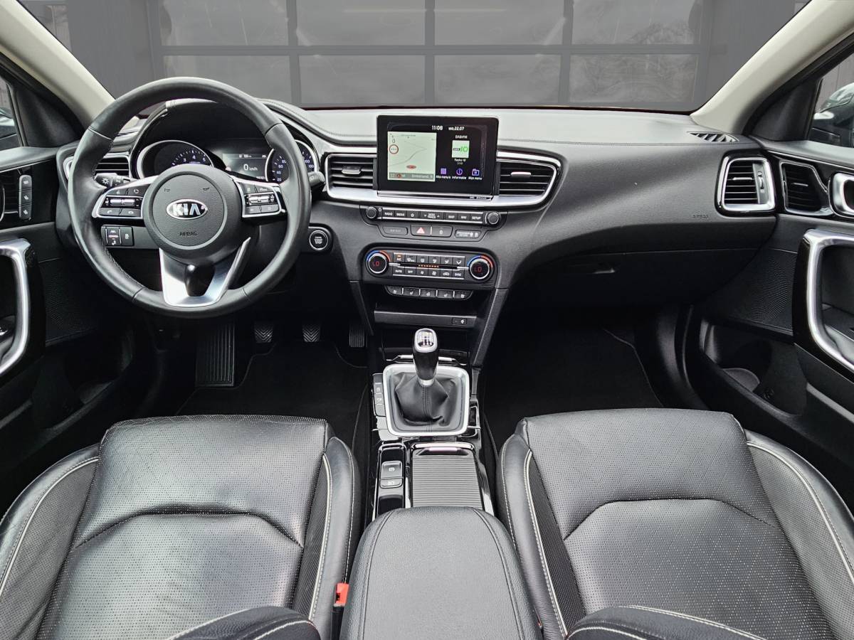Kia Ceed Kia Ceed 1.4 T-GDi ExecutiveLine | Navi | Pano | Trekhaak | Leer | Stoelverwarming | Keyless | Elek. stoelen |