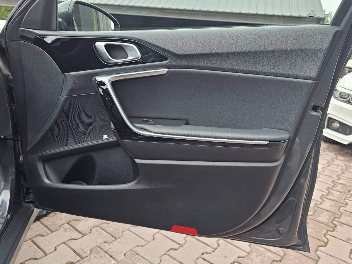 Kia Ceed Kia Ceed 1.4 T-GDi ExecutiveLine | Navi | Pano | Trekhaak | Leer | Stoelverwarming | Keyless | Elek. stoelen |