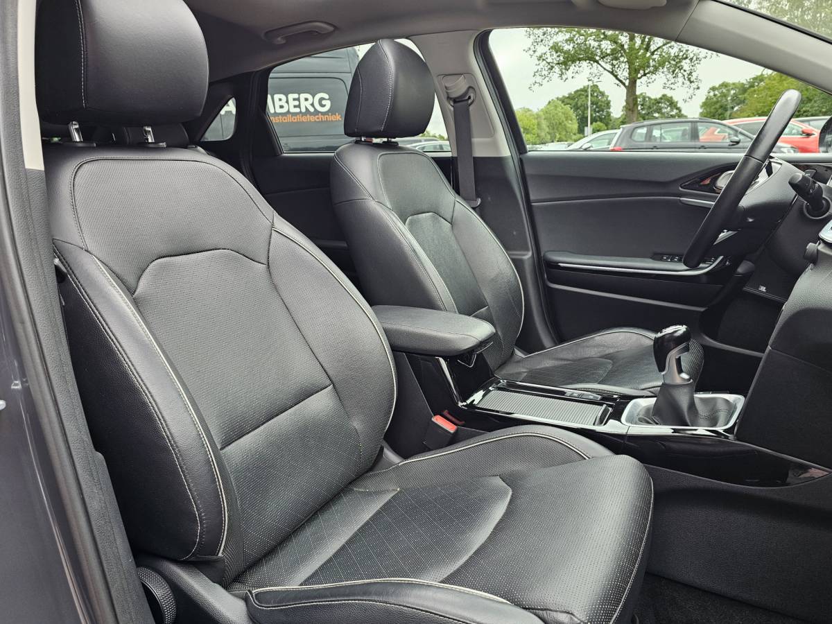 Kia Ceed Kia Ceed 1.4 T-GDi ExecutiveLine | Navi | Pano | Trekhaak | Leer | Stoelverwarming | Keyless | Elek. stoelen |