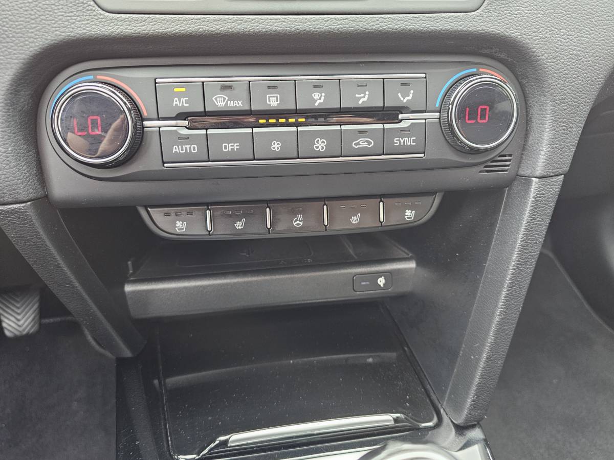 Kia Ceed Kia Ceed 1.4 T-GDi ExecutiveLine | Navi | Pano | Trekhaak | Leer | Stoelverwarming | Keyless | Elek. stoelen |