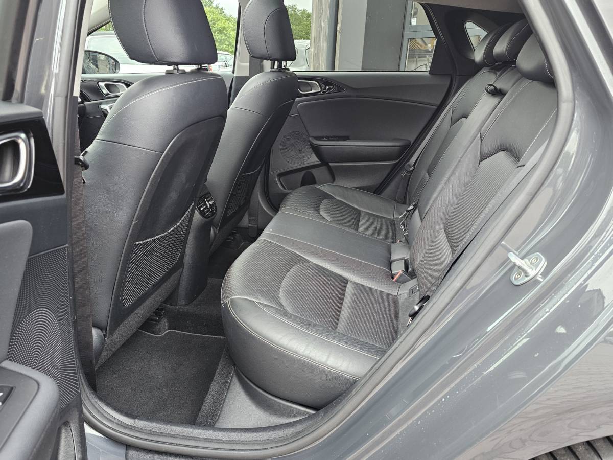 Kia Ceed Kia Ceed 1.4 T-GDi ExecutiveLine | Navi | Pano | Trekhaak | Leer | Stoelverwarming | Keyless | Elek. stoelen |