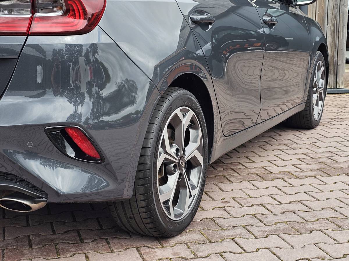 Kia Ceed Kia Ceed 1.4 T-GDi ExecutiveLine | Navi | Pano | Trekhaak | Leer | Stoelverwarming | Keyless | Elek. stoelen |