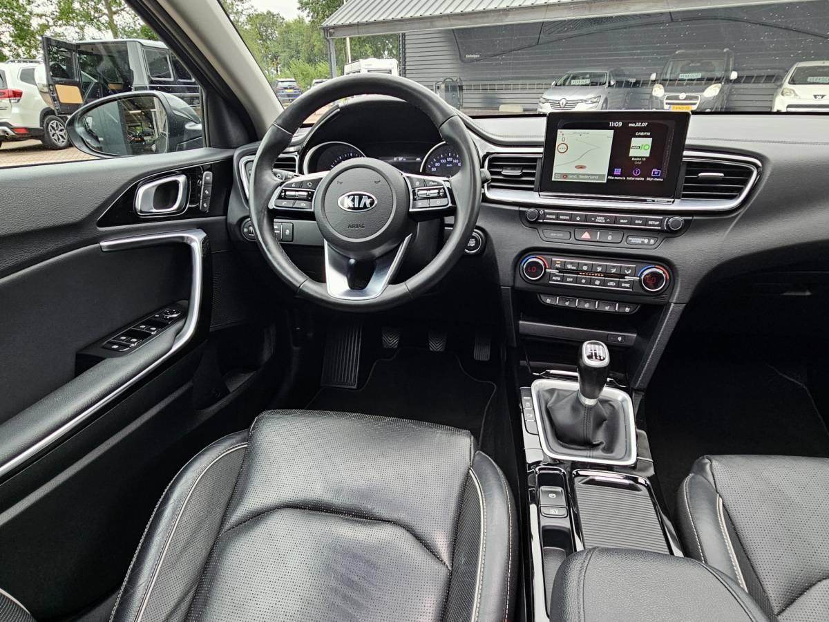 Kia Ceed Kia Ceed 1.4 T-GDi ExecutiveLine | Navi | Pano | Trekhaak | Leer | Stoelverwarming | Keyless | Elek. stoelen |