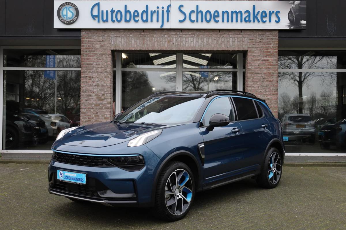 Lynk & Co 01 Lynk & Co 01 1.5 MY23! ZWARTE-HEMEL ROLHOES MY23 360-CAMERA PANO/SCHUIF INFINITY DAB NAVI CARPLAY STOELVERWARMING ELEK.ACHTERKLEP 20″LMV