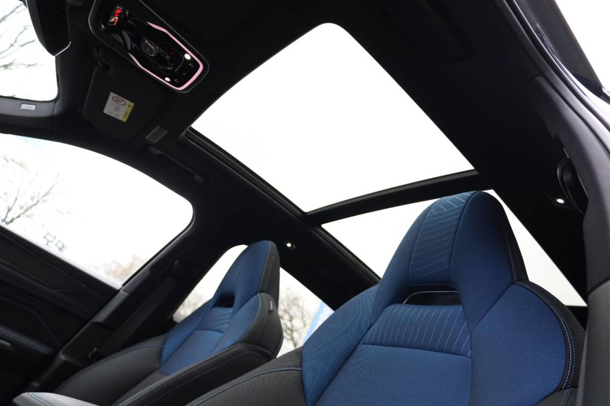 Lynk & Co 01 Lynk & Co 01 1.5 MY23! ZWARTE-HEMEL ROLHOES MY23 360-CAMERA PANO/SCHUIF INFINITY DAB NAVI CARPLAY STOELVERWARMING ELEK.ACHTERKLEP 20″LMV
