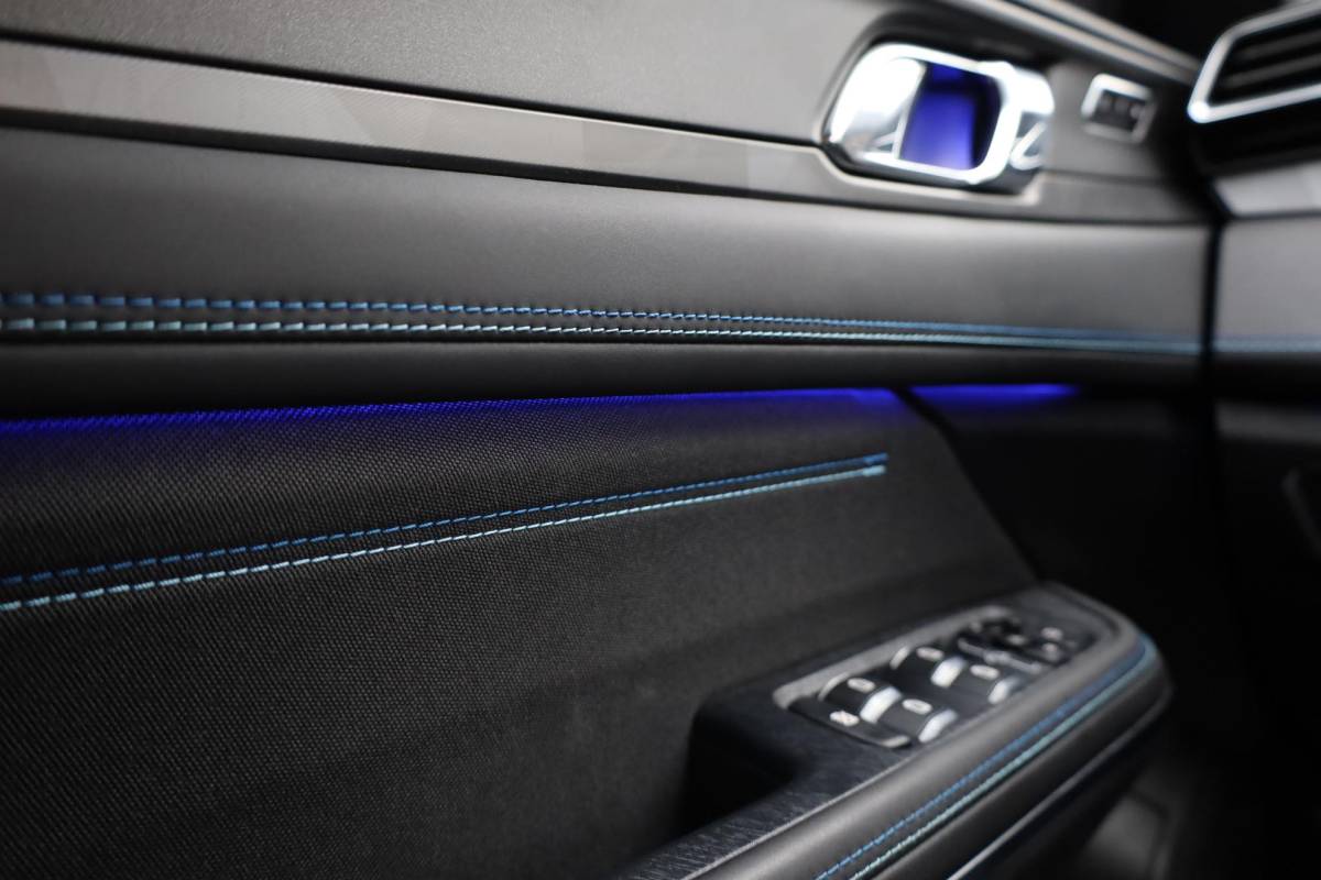 Lynk & Co 01 Lynk & Co 01 1.5 MY23! ZWARTE-HEMEL ROLHOES MY23 360-CAMERA PANO/SCHUIF INFINITY DAB NAVI CARPLAY STOELVERWARMING ELEK.ACHTERKLEP 20″LMV
