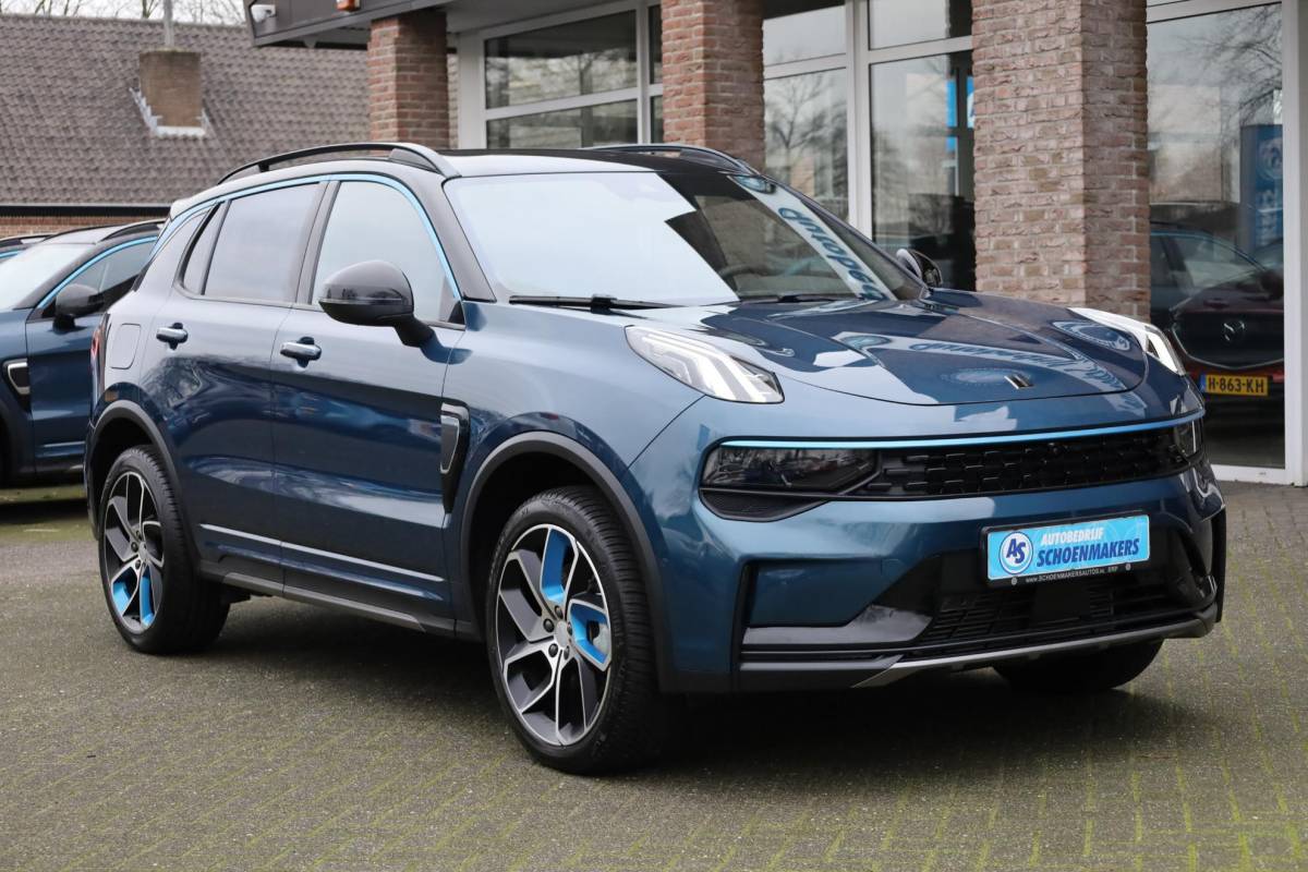Lynk & Co 01 Lynk & Co 01 1.5 MY23! ZWARTE-HEMEL ROLHOES MY23 360-CAMERA PANO/SCHUIF INFINITY DAB NAVI CARPLAY STOELVERWARMING ELEK.ACHTERKLEP 20″LMV