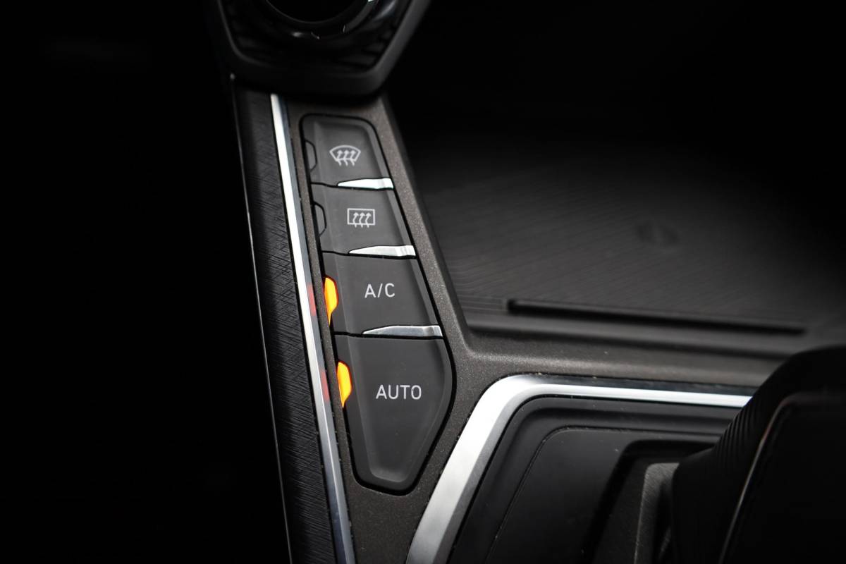 Lynk & Co 01 Lynk & Co 01 1.5 MY23! ZWARTE-HEMEL ROLHOES MY23 360-CAMERA PANO/SCHUIF INFINITY DAB NAVI CARPLAY STOELVERWARMING ELEK.ACHTERKLEP 20″LMV