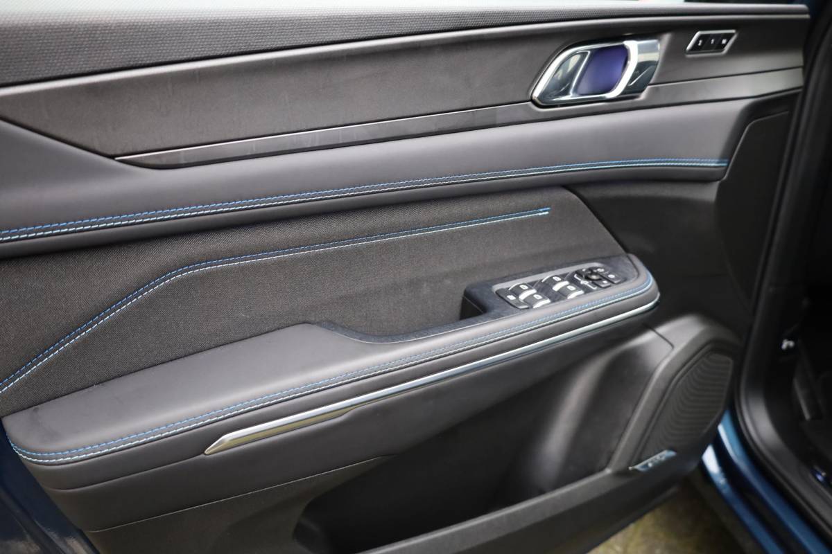 Lynk & Co 01 Lynk & Co 01 1.5 MY23! ZWARTE-HEMEL ROLHOES MY23 360-CAMERA PANO/SCHUIF INFINITY DAB NAVI CARPLAY STOELVERWARMING ELEK.ACHTERKLEP 20″LMV
