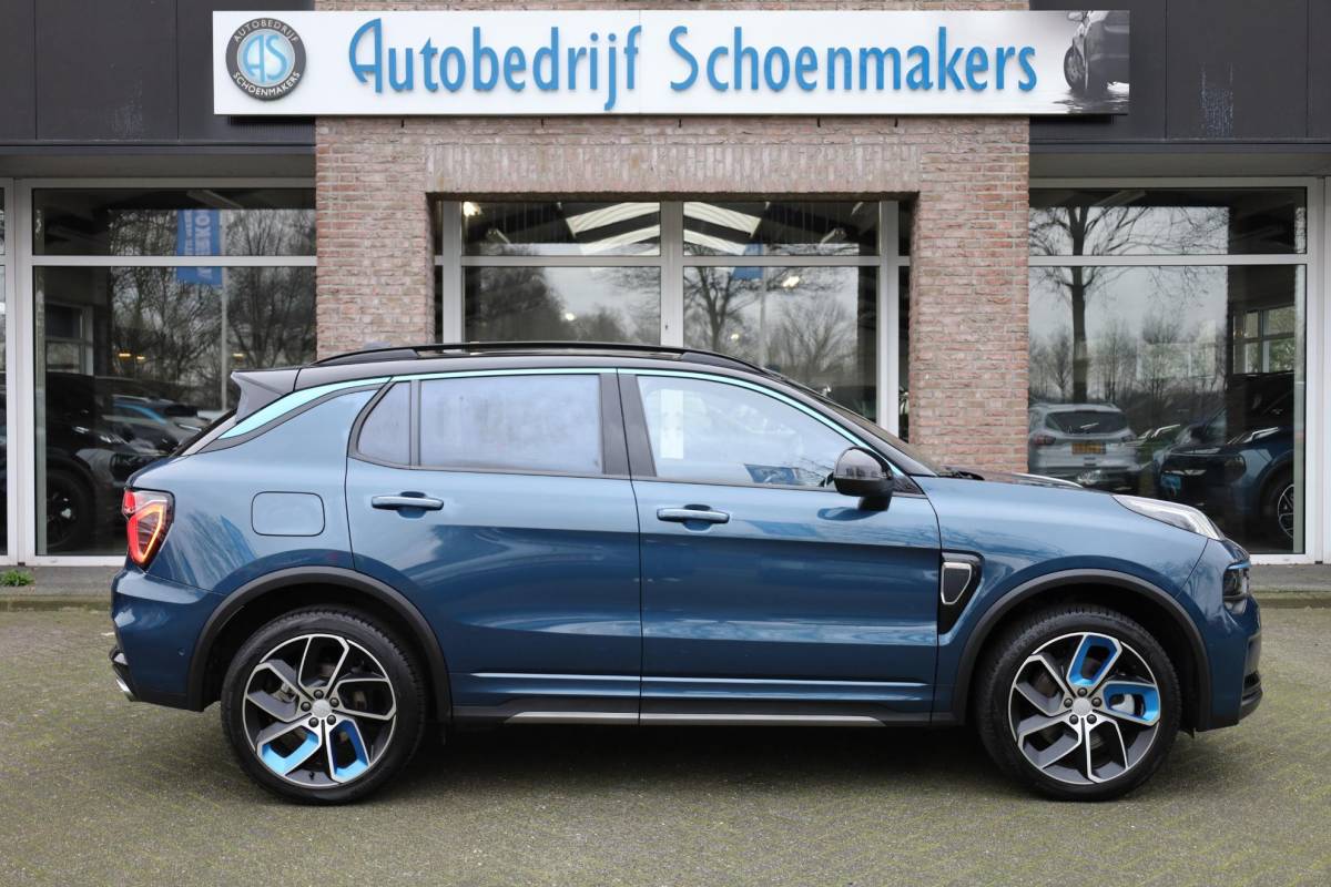 Lynk & Co 01 Lynk & Co 01 1.5 MY23! ZWARTE-HEMEL ROLHOES MY23 360-CAMERA PANO/SCHUIF INFINITY DAB NAVI CARPLAY STOELVERWARMING ELEK.ACHTERKLEP 20″LMV