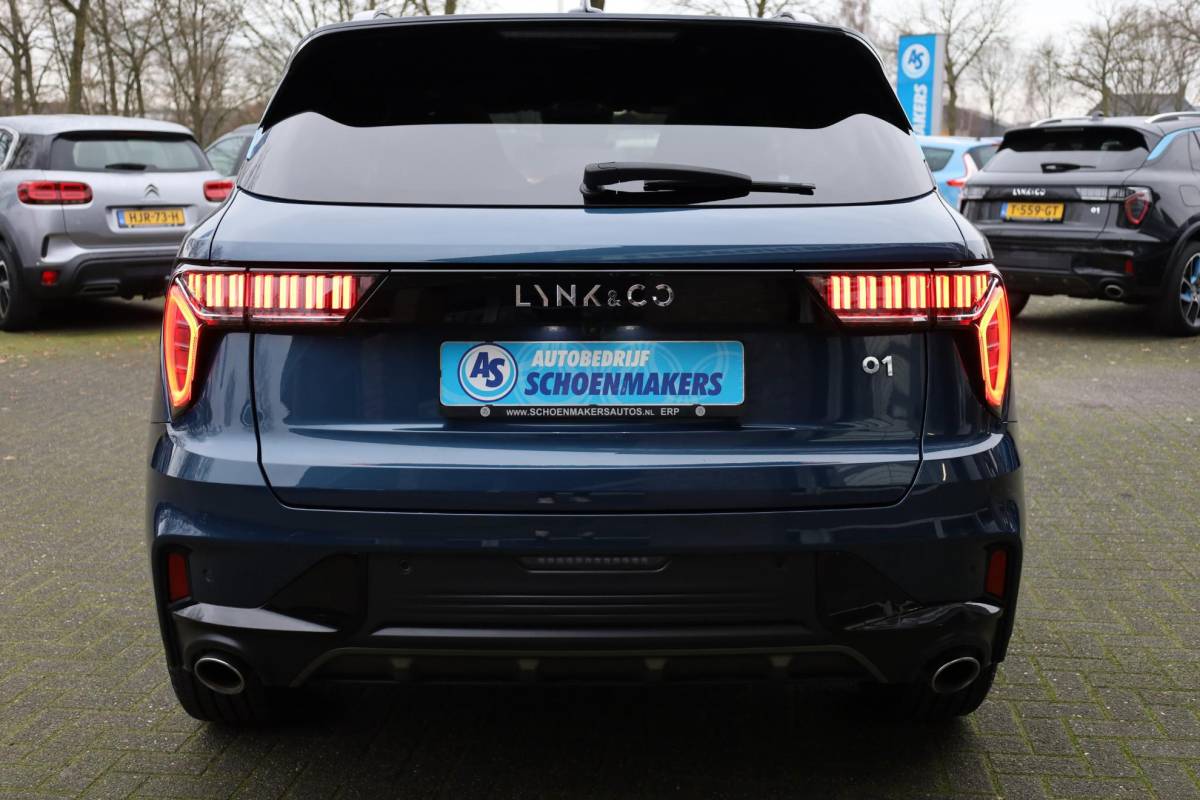 Lynk & Co 01 Lynk & Co 01 1.5 MY23! ZWARTE-HEMEL ROLHOES MY23 360-CAMERA PANO/SCHUIF INFINITY DAB NAVI CARPLAY STOELVERWARMING ELEK.ACHTERKLEP 20″LMV