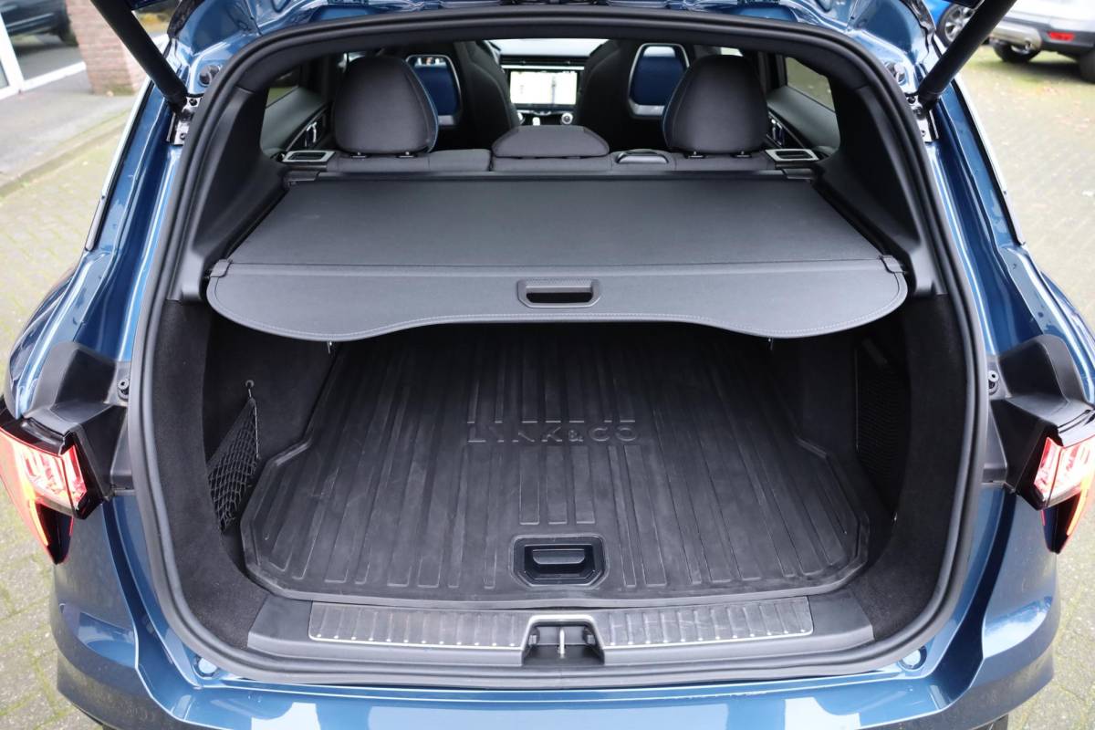 Lynk & Co 01 Lynk & Co 01 1.5 MY23! ZWARTE-HEMEL ROLHOES MY23 360-CAMERA PANO/SCHUIF INFINITY DAB NAVI CARPLAY STOELVERWARMING ELEK.ACHTERKLEP 20″LMV