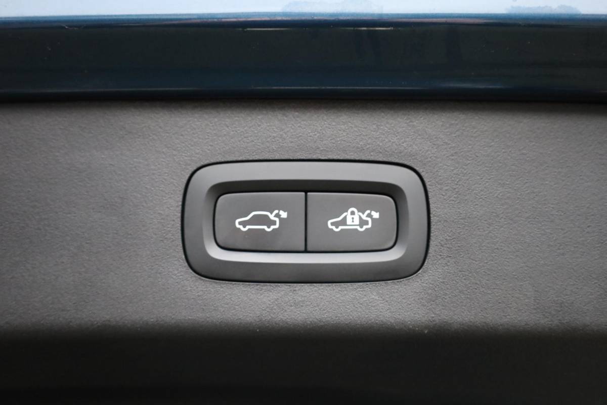 Lynk & Co 01 Lynk & Co 01 1.5 MY23! ZWARTE-HEMEL ROLHOES MY23 360-CAMERA PANO/SCHUIF INFINITY DAB NAVI CARPLAY STOELVERWARMING ELEK.ACHTERKLEP 20″LMV