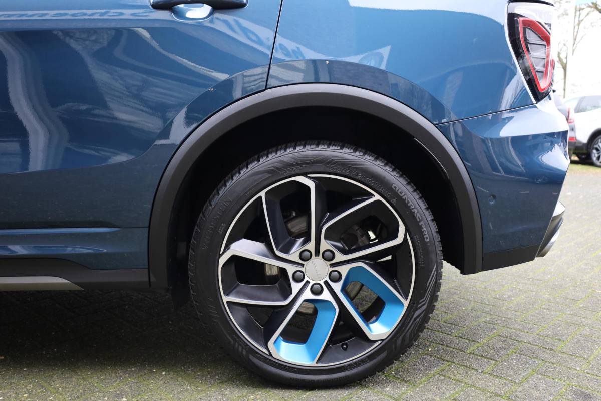 Lynk & Co 01 Lynk & Co 01 1.5 MY23! ZWARTE-HEMEL ROLHOES MY23 360-CAMERA PANO/SCHUIF INFINITY DAB NAVI CARPLAY STOELVERWARMING ELEK.ACHTERKLEP 20″LMV