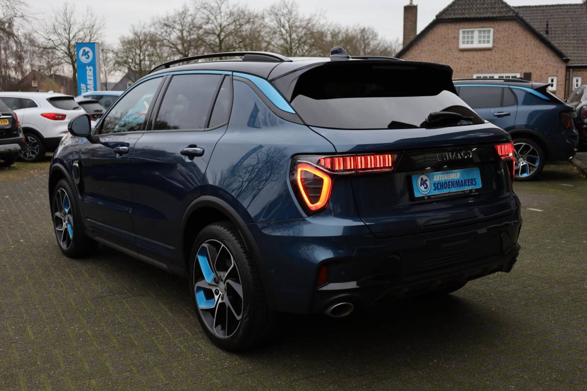 Lynk & Co 01 Lynk & Co 01 1.5 MY23! ZWARTE-HEMEL ROLHOES MY23 360-CAMERA PANO/SCHUIF INFINITY DAB NAVI CARPLAY STOELVERWARMING ELEK.ACHTERKLEP 20″LMV