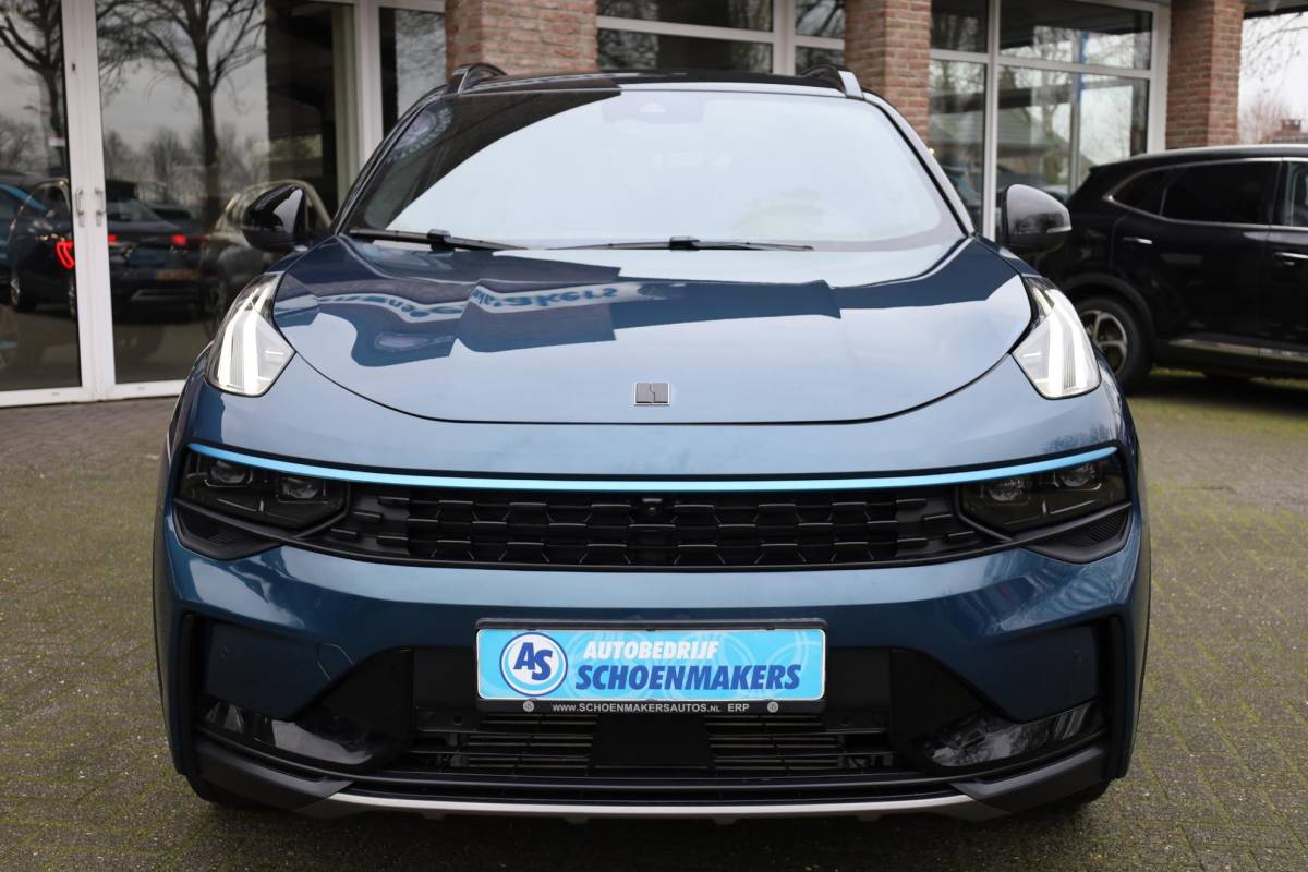 Lynk & Co 01 Lynk & Co 01 1.5 MY23! ZWARTE-HEMEL ROLHOES MY23 360-CAMERA PANO/SCHUIF INFINITY DAB NAVI CARPLAY STOELVERWARMING ELEK.ACHTERKLEP 20″LMV