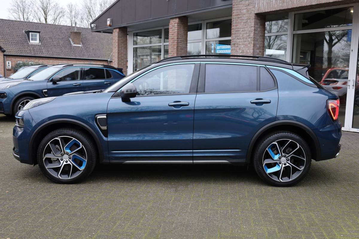 Lynk & Co 01 Lynk & Co 01 1.5 MY23! ZWARTE-HEMEL ROLHOES MY23 360-CAMERA PANO/SCHUIF INFINITY DAB NAVI CARPLAY STOELVERWARMING ELEK.ACHTERKLEP 20″LMV