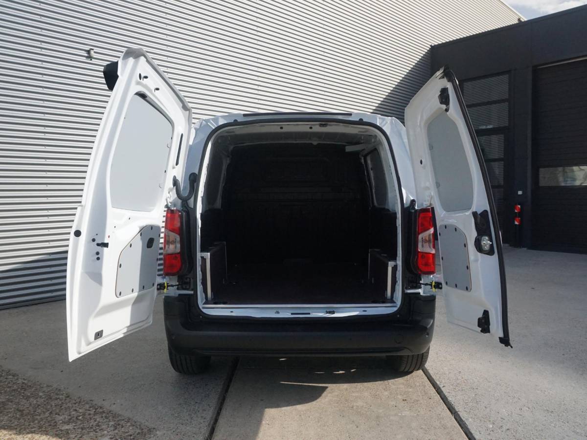 Opel Combo-e Opel Combo Electric L1 50kWh | 0% rente | camera | Apple Carplay/Android Auto  | laadruimtebetimmering  | Comfort stoelen | rijklaarprijs