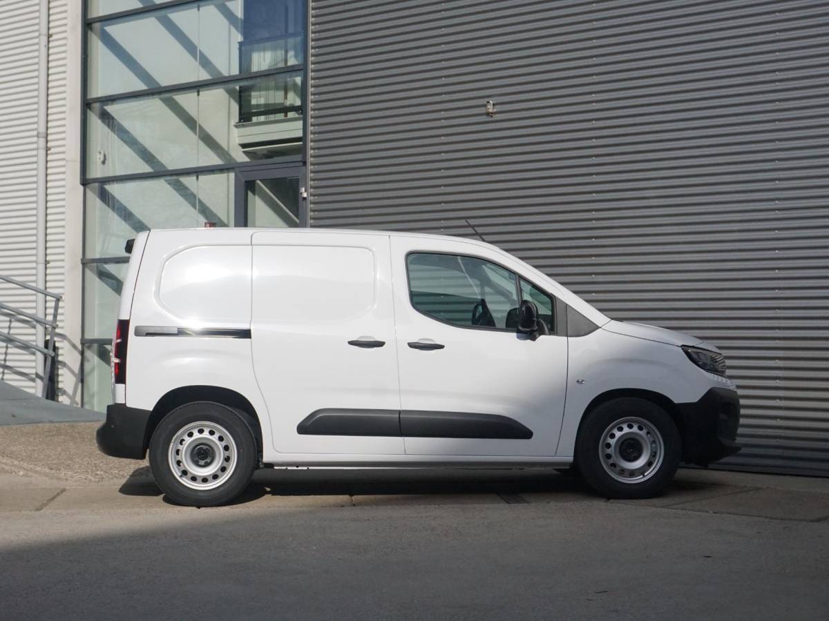 Opel Combo-e Opel Combo Electric L1 50kWh | 0% rente | camera | Apple Carplay/Android Auto  | laadruimtebetimmering  | Comfort stoelen | rijklaarprijs