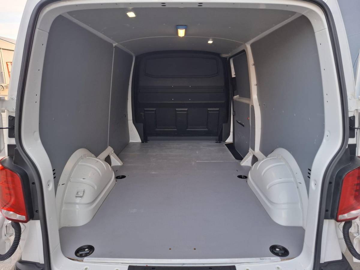 Volkswagen Transporter Volkswagen Transporter 2.0 TDI L2H1 30 Comfortline CARPLAY / L2H1 / CRUISE CONTROLE / AIRCO / EURO 6