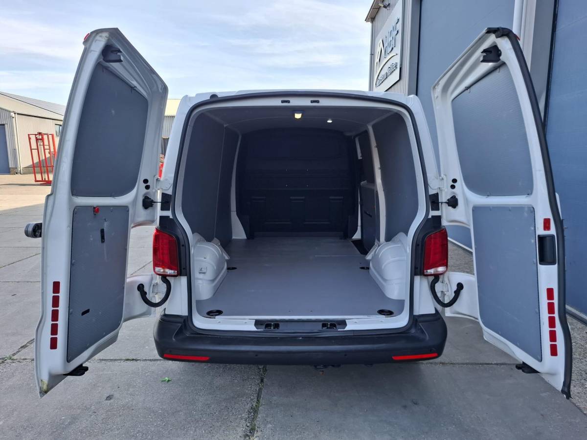 Volkswagen Transporter Volkswagen Transporter 2.0 TDI L2H1 30 Comfortline CARPLAY / L2H1 / CRUISE CONTROLE / AIRCO / EURO 6