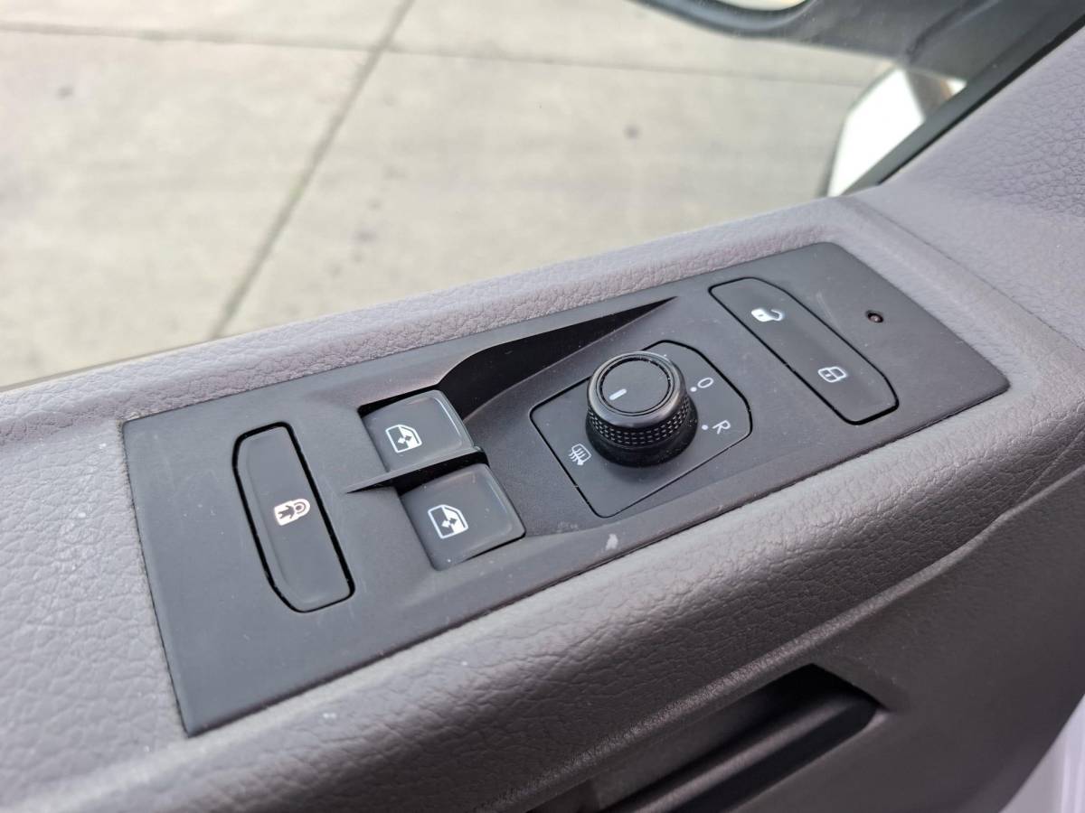 Volkswagen Transporter Volkswagen Transporter 2.0 TDI L2H1 30 Comfortline CARPLAY / L2H1 / CRUISE CONTROLE / AIRCO / EURO 6