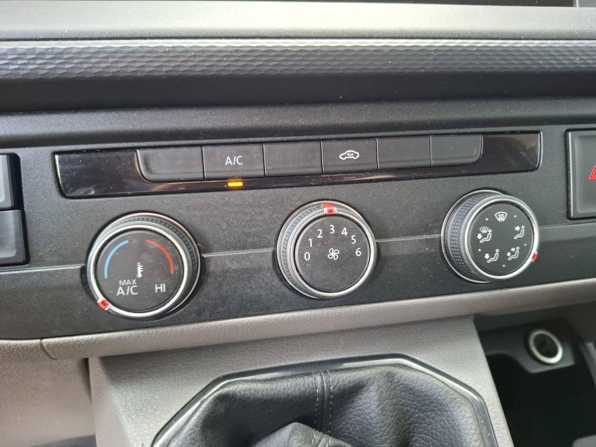 Volkswagen Transporter Volkswagen Transporter 2.0 TDI L2H1 30 Comfortline CARPLAY / L2H1 / CRUISE CONTROLE / AIRCO / EURO 6