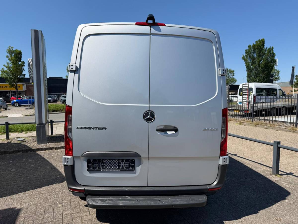 Mercedes-Benz Sprinter Mercedes-Benz Sprinter 311 CDI L1H1 E6 | 2x Schuifdeur | Mbux  | Leder
