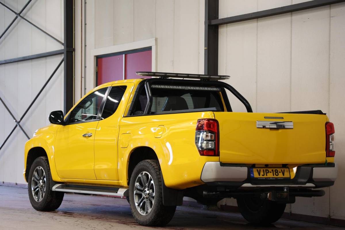 Mitsubishi L200 Mitsubishi L 200 2.2 DI-D Club Cab Intense 4X4 4WD TREKHAAK