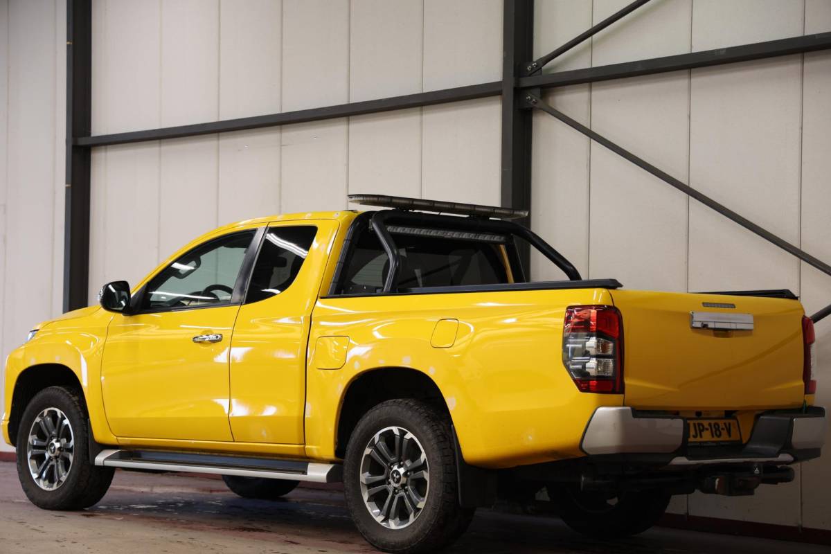 Mitsubishi L200 Mitsubishi L 200 2.2 DI-D Club Cab Intense 4X4 4WD TREKHAAK