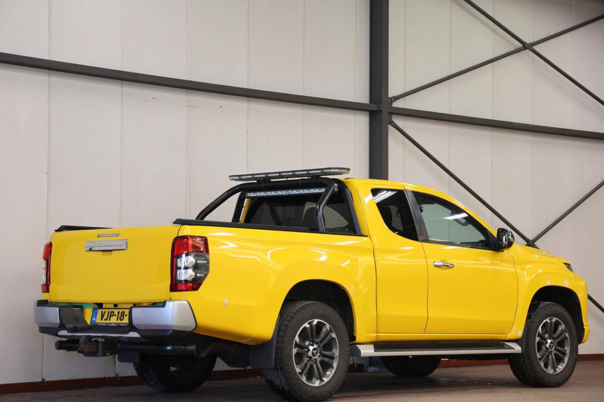 Mitsubishi L200 Mitsubishi L 200 2.2 DI-D Club Cab Intense 4X4 4WD TREKHAAK
