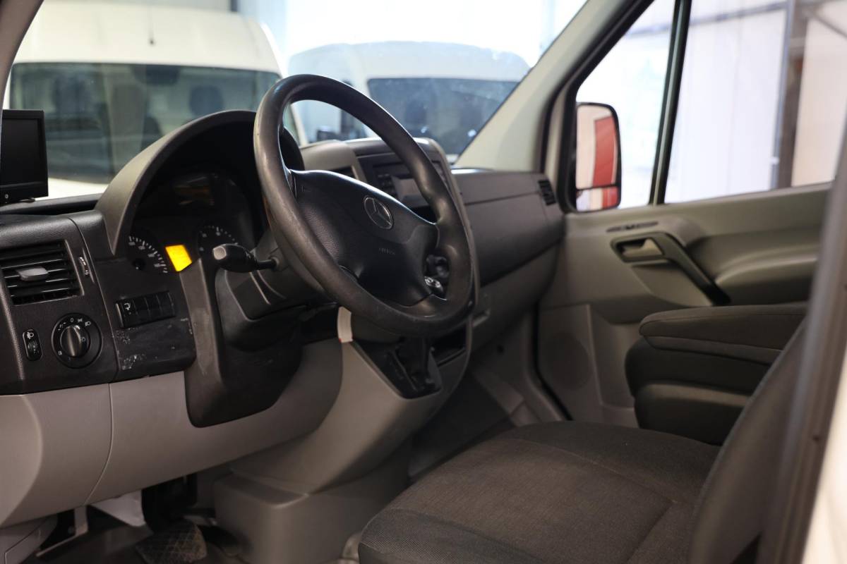 Mercedes-Benz Sprinter Mercedes-Benz Sprinter 311 2.2 CDI LAADKLEP POST NL