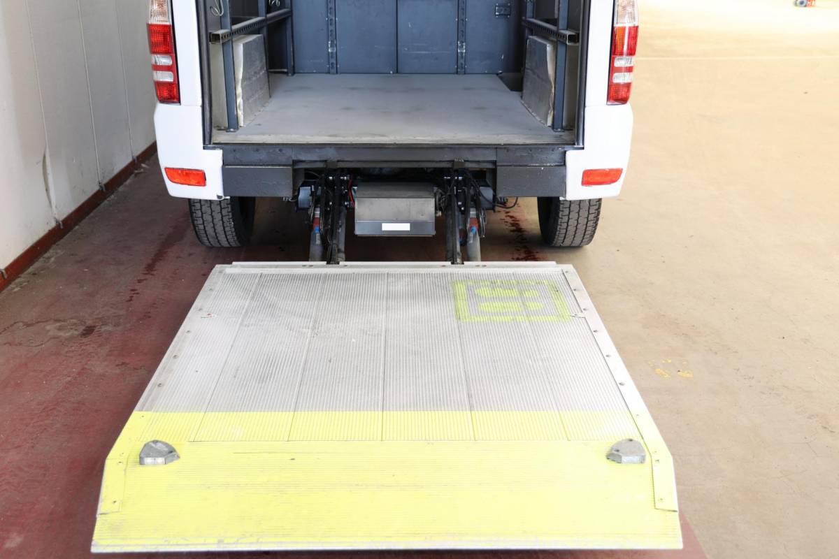 Mercedes-Benz Sprinter Mercedes-Benz Sprinter 311 2.2 CDI LAADKLEP POST NL