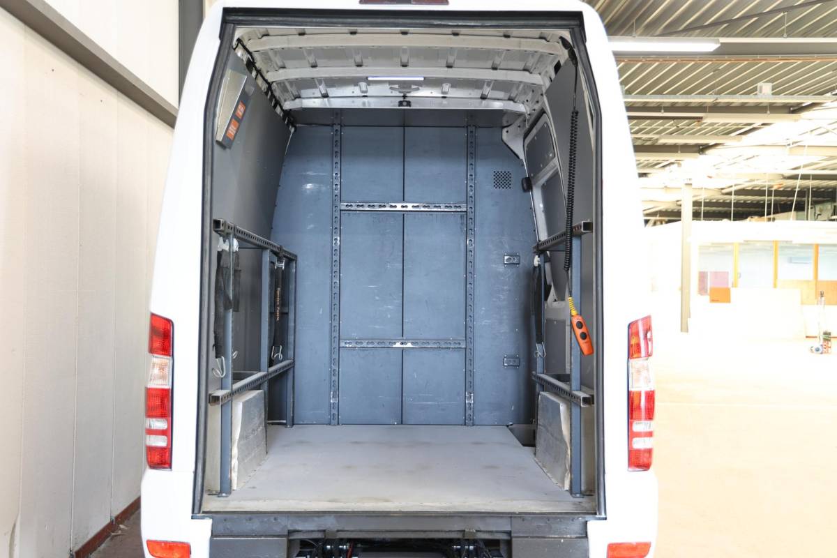 Mercedes-Benz Sprinter Mercedes-Benz Sprinter 311 2.2 CDI LAADKLEP POST NL