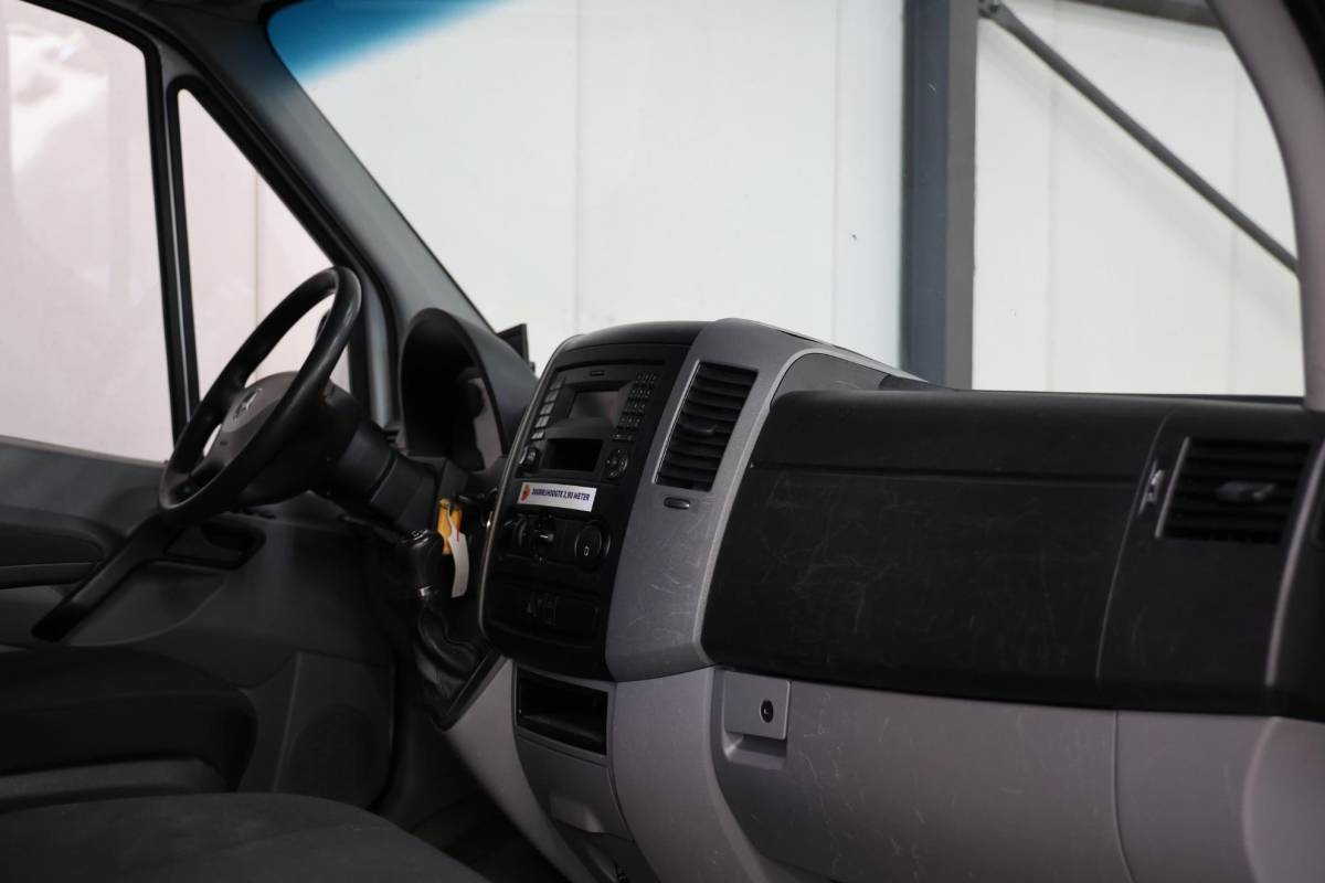 Mercedes-Benz Sprinter Mercedes-Benz Sprinter 311 2.2 CDI LAADKLEP POST NL
