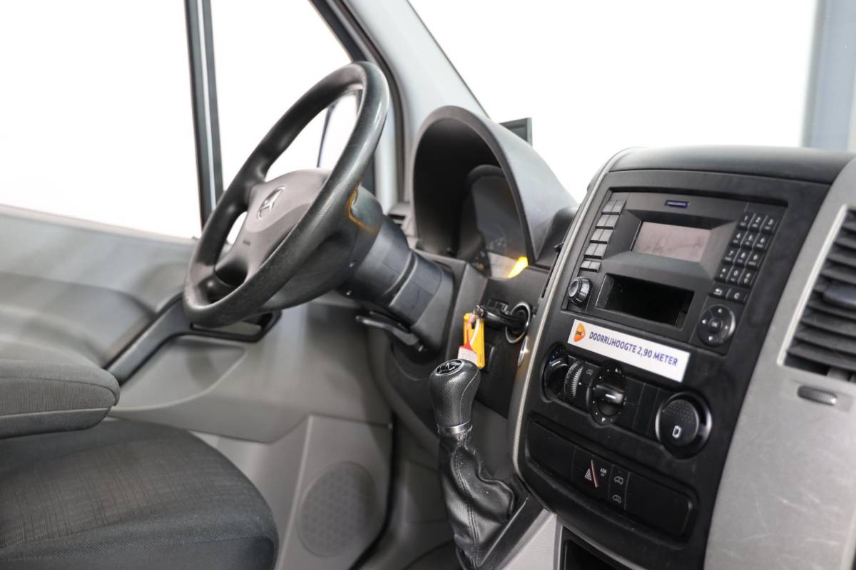 Mercedes-Benz Sprinter Mercedes-Benz Sprinter 311 2.2 CDI LAADKLEP POST NL