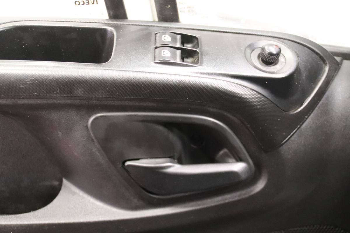 Iveco Daily Iveco Daily 35S14V AUTOMAAT L2H2 3500KG TREKVERMOGEN