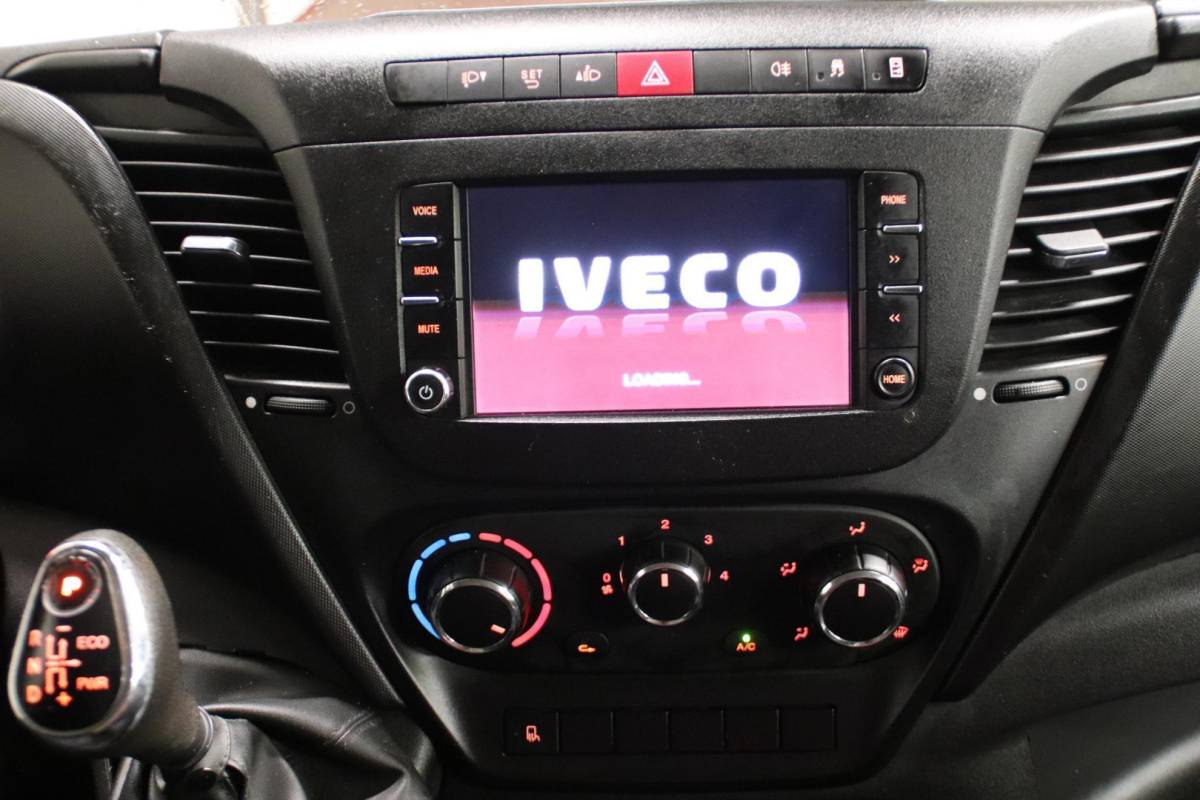 Iveco Daily Iveco Daily 35S14V AUTOMAAT L2H2 3500KG TREKVERMOGEN