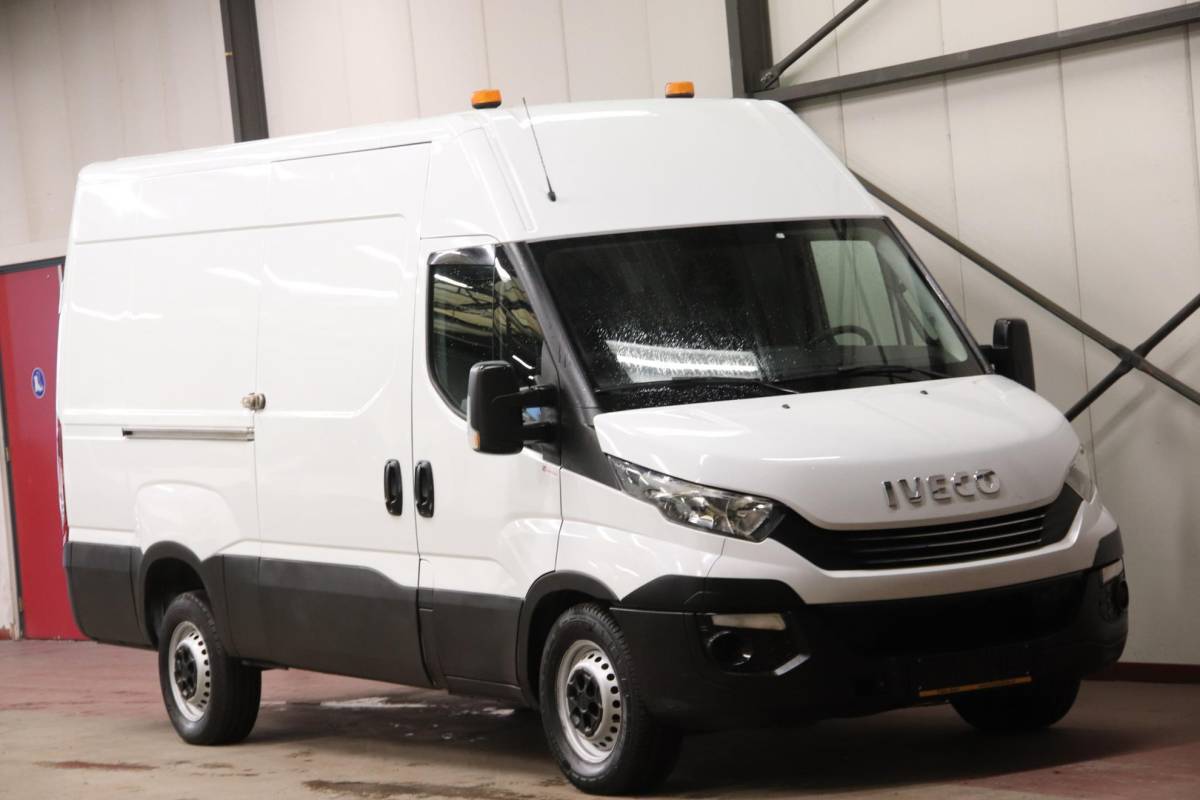 Iveco Daily Iveco Daily 35S14V AUTOMAAT L2H2 3500KG TREKVERMOGEN