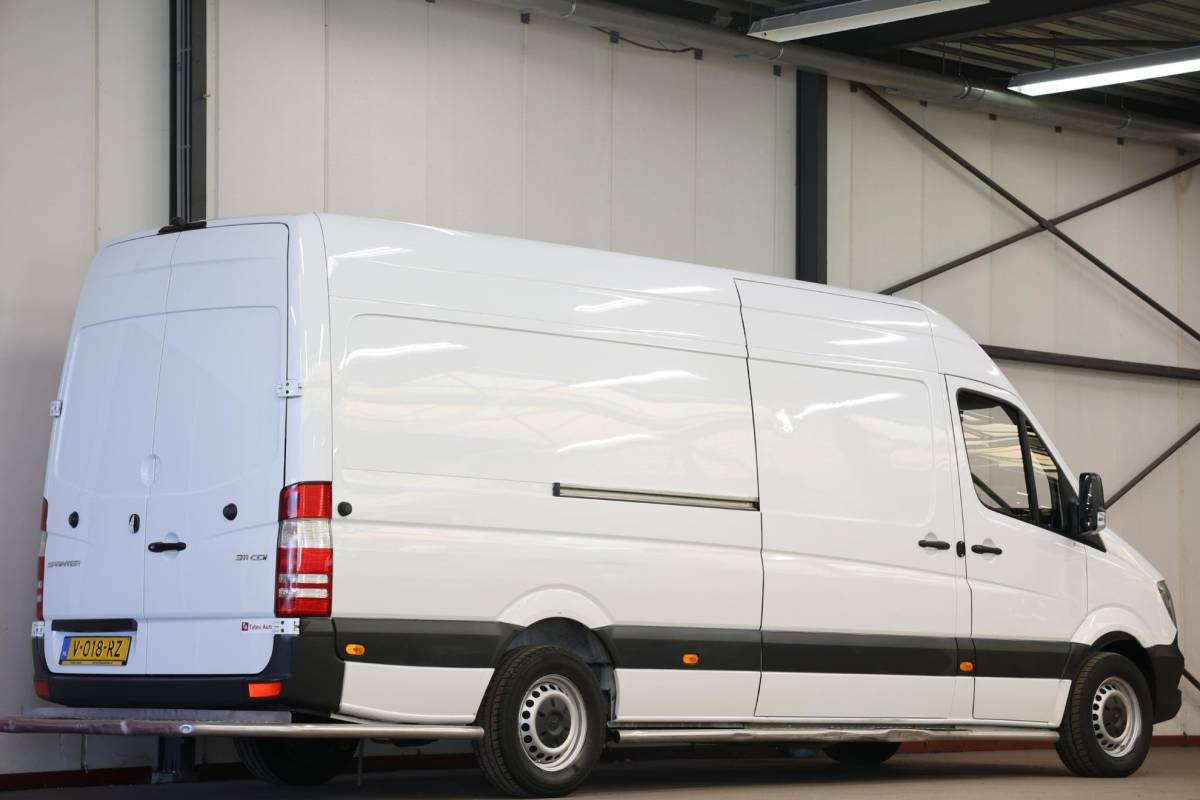 Mercedes-Benz Sprinter Mercedes-Benz Sprinter 311 2.2 CDI EURO 6 L3H2 AUTOMAAT POST NL SCHAPPEN