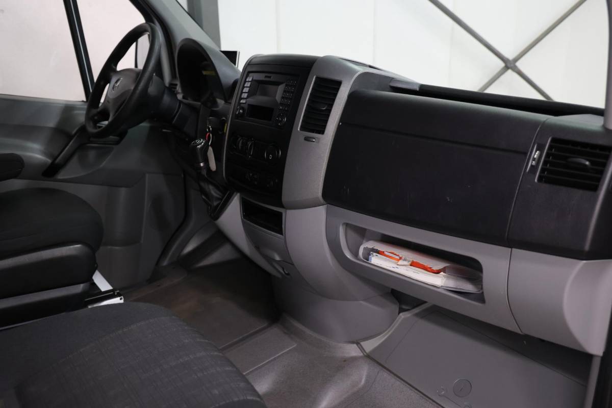 Mercedes-Benz Sprinter Mercedes-Benz Sprinter 311 2.2 CDI AUTOMAAT L3H2 POST NL EURO 6