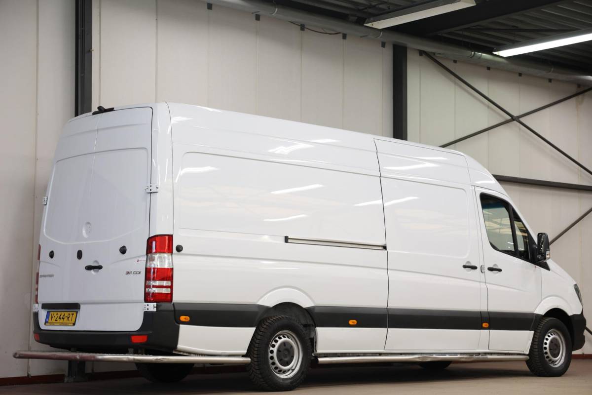Mercedes-Benz Sprinter Mercedes-Benz Sprinter 311 2.2 CDI AUTOMAAT L3H2 POST NL EURO 6
