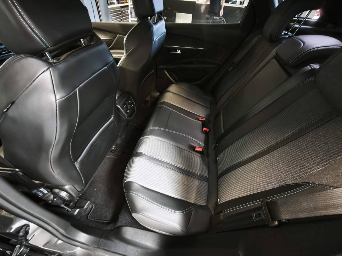 Peugeot 3008 Peugeot 3008 1.6 HYbrid 225 Allure Pack Business