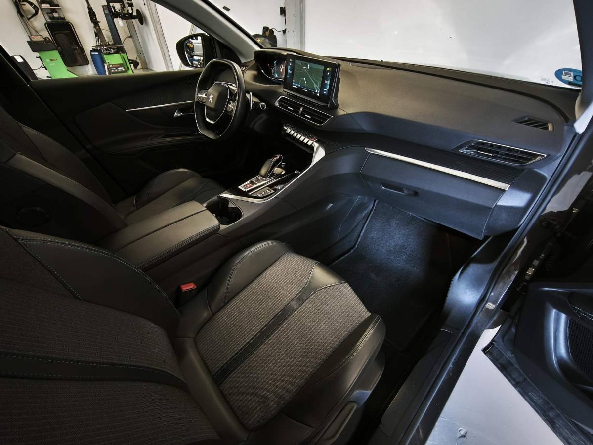Peugeot 3008 Peugeot 3008 1.6 HYbrid 225 Allure Pack Business