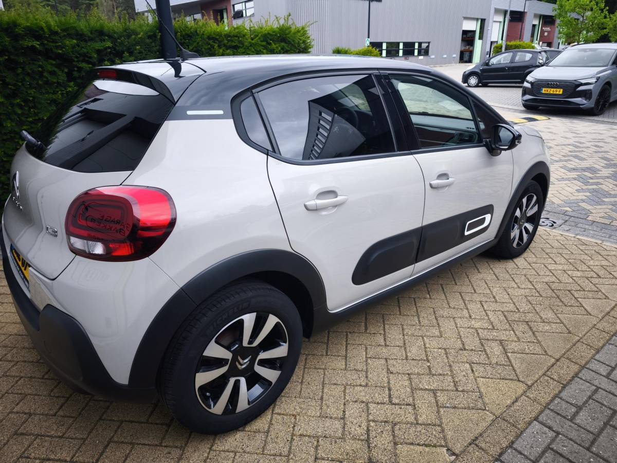 Citroën C3 Citroen C3 1.2 PureTech Shine Apple CarPlay & Android Auto | Stoelverwarming | Bi-Tone