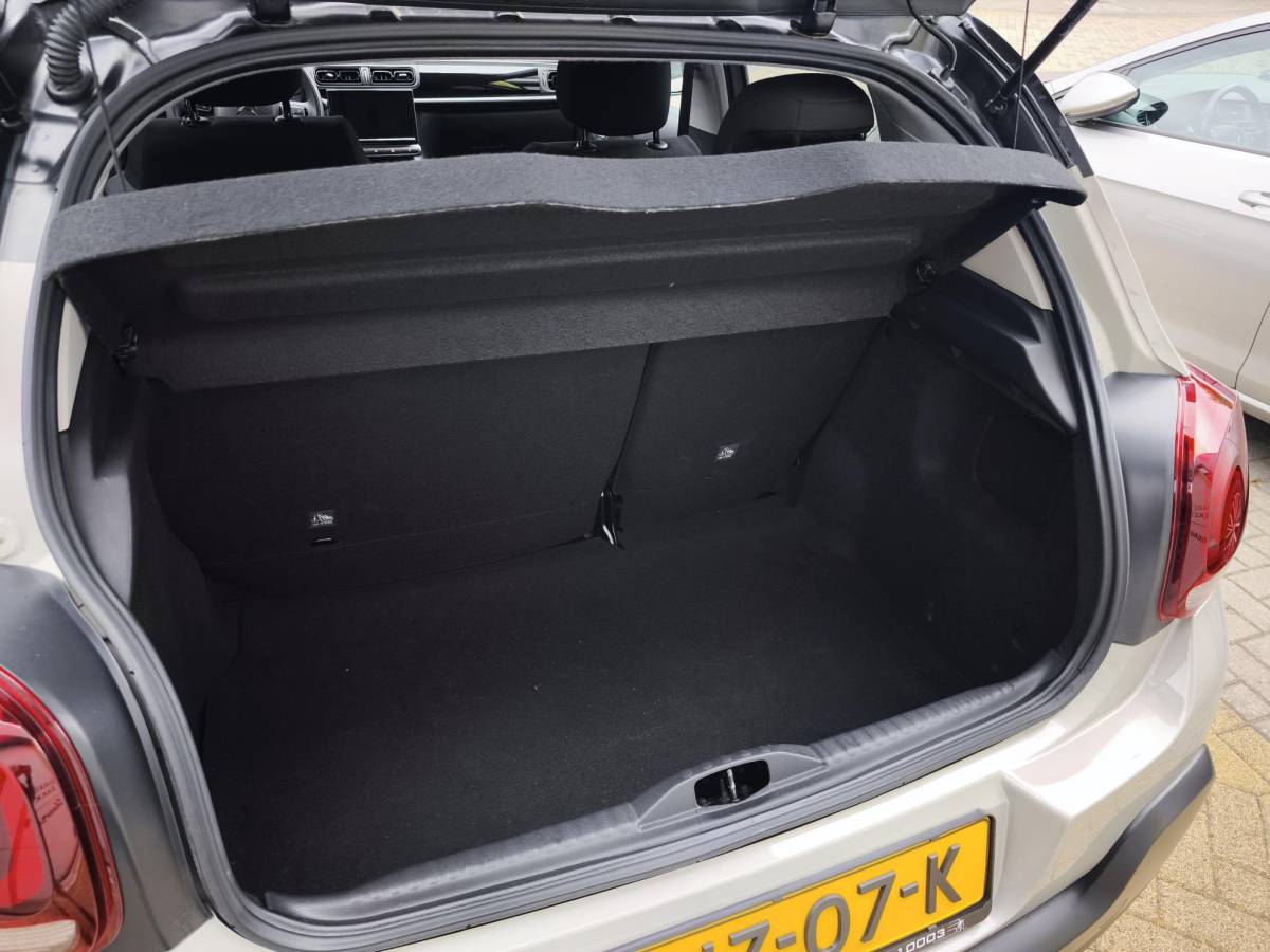 Citroën C3 Citroen C3 1.2 PureTech Shine Apple CarPlay & Android Auto | Stoelverwarming | Bi-Tone