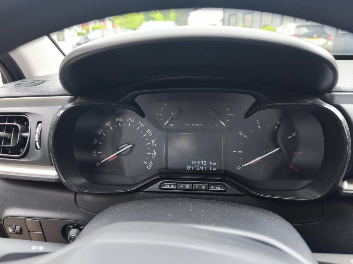 Citroën C3 Citroen C3 1.2 PureTech Shine Apple CarPlay & Android Auto | Stoelverwarming | Bi-Tone