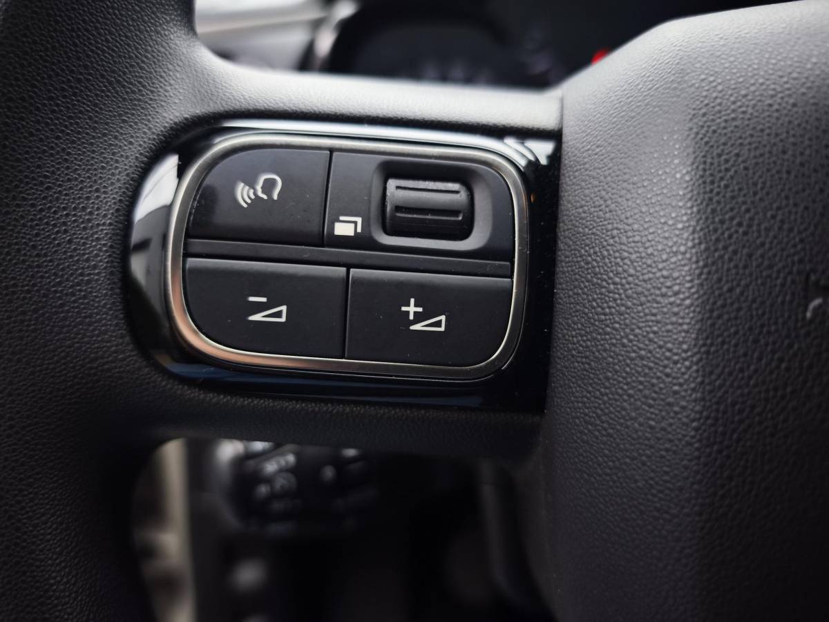 Citroën C3 Citroen C3 1.2 PureTech Shine Apple CarPlay & Android Auto | Stoelverwarming | Bi-Tone