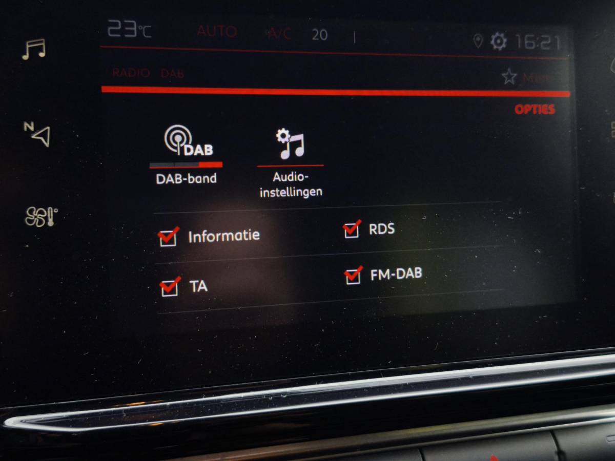 Citroën C3 Citroen C3 1.2 PureTech Shine Apple CarPlay & Android Auto | Stoelverwarming | Bi-Tone